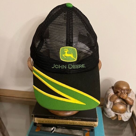 Men’s John Deere Green Trucker adjustable hat. - Picture 1 of 3